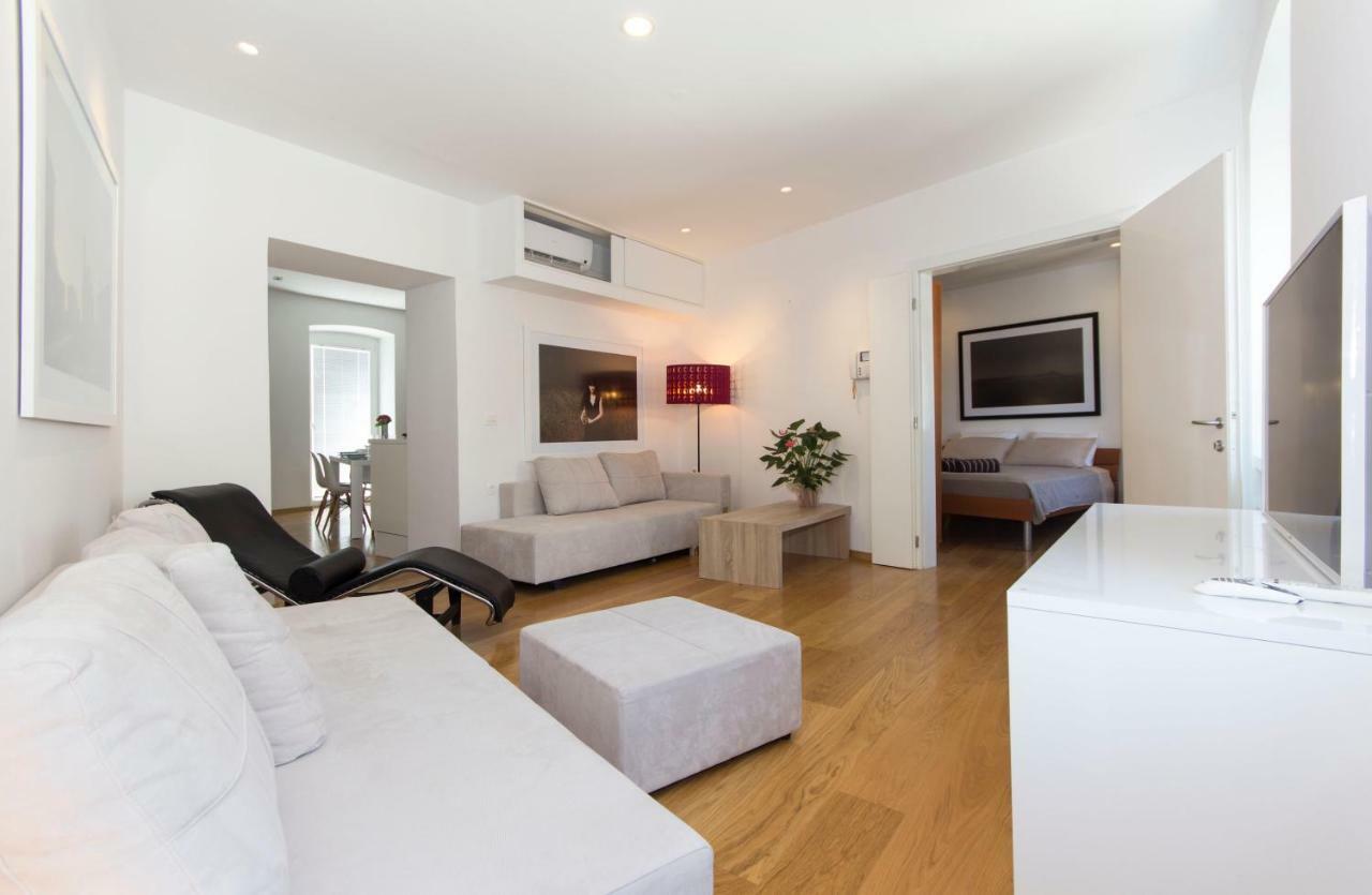 Appartment In Center With Parking Pula Exterior photo