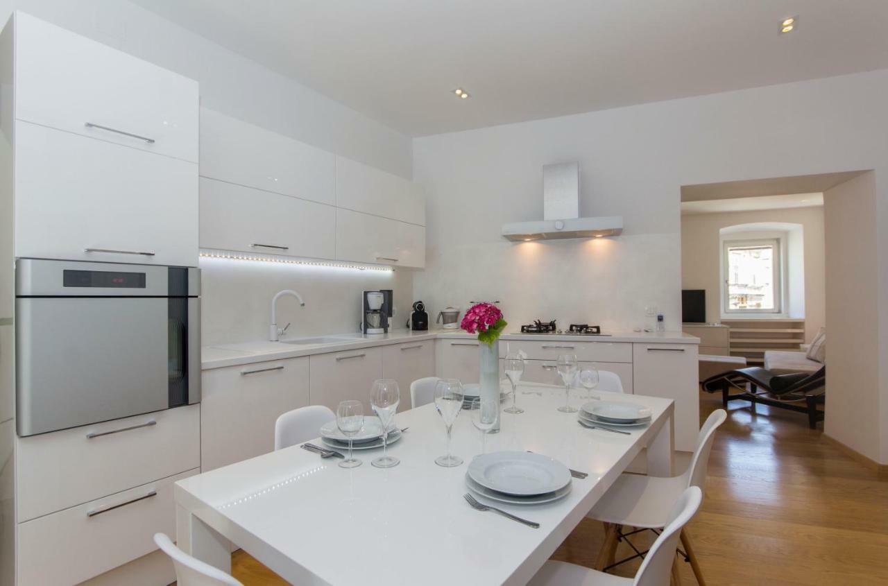Appartment In Center With Parking Pula Exterior photo