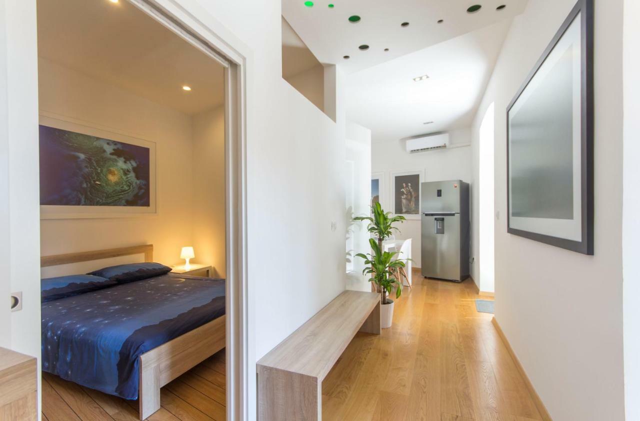 Appartment In Center With Parking Pula Exterior photo