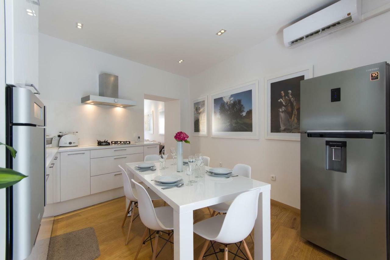 Appartment In Center With Parking Pula Exterior photo