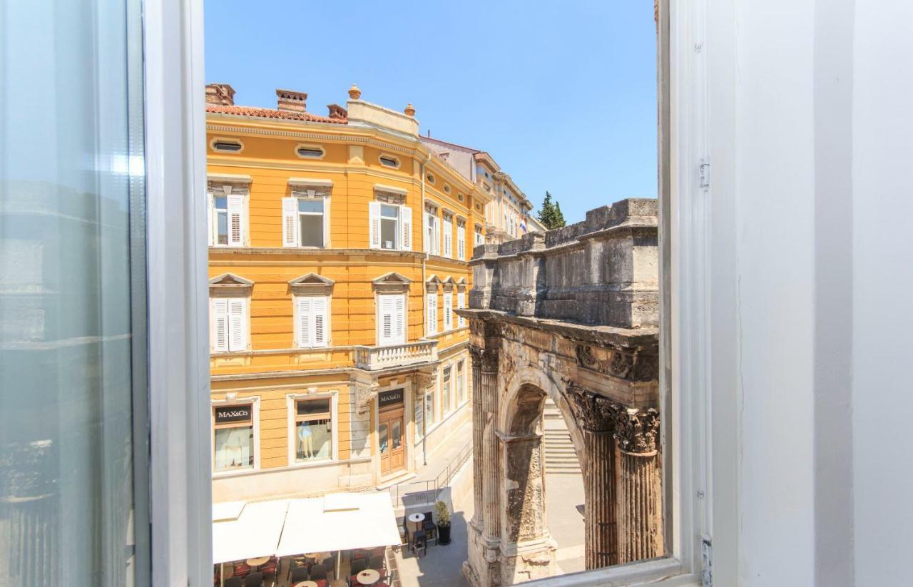 Appartment In Center With Parking Pula Exterior photo